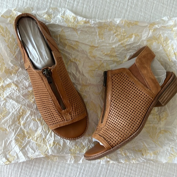 LIKE NEW • Söfft Nalda Zip Sandal in Luggage Leather • Women’s 7M - Picture 11 of 16